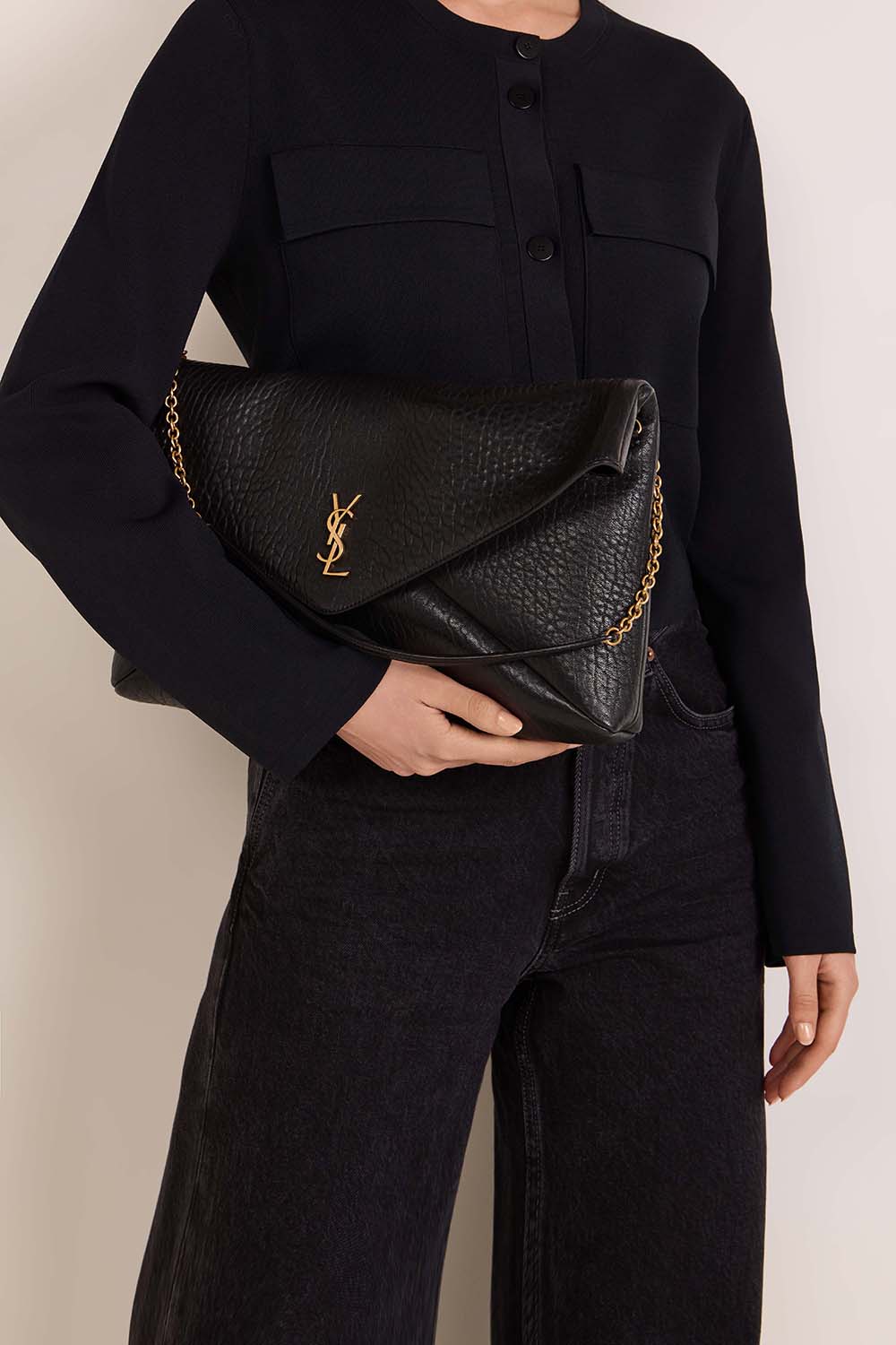 תמונת כל הלוק של תיק קלאץ' מעטפה אקסטרה-אקסטרה לארג'